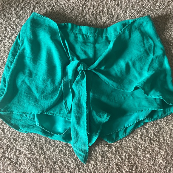 Green flowy shorts - Picture 1 of 2